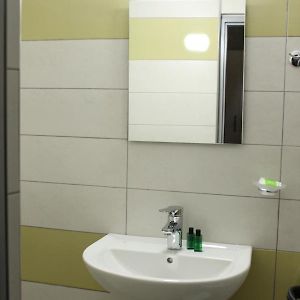 Camera tripla economica